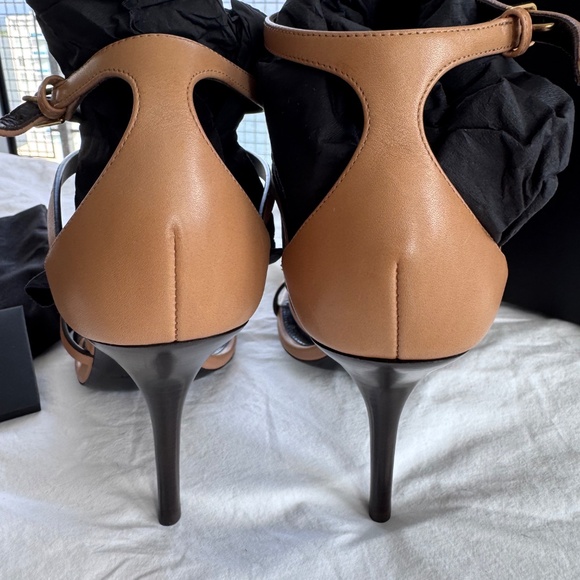 Saint Laurent Cassandra YSL Medallion Stiletto - Picture 4 of 9